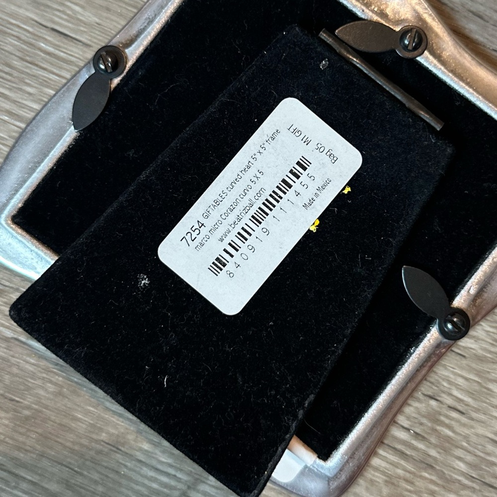 NWT Heirloom Curved Heart Square Open Heart Frame / Tarnish Free Silver / 5x5 - Picture 6 of 6